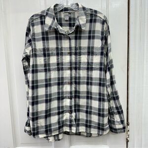 Carhartt long-sleeve button‎ down plaid shirt women's medium